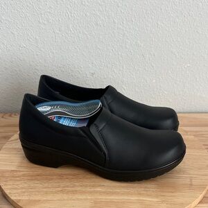 Easy Works By Easy Street Tiffany Womens Round Clogs new